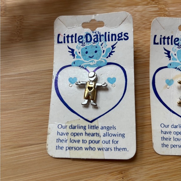 Vintage Little Darlings Angel Boy and Girl Gold Tone Heart Pin (set of 2) - Picture 5 of 6